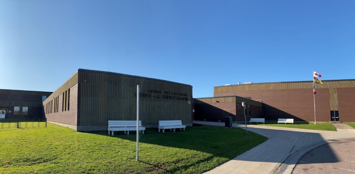 Le bâtiment de l'École Louis-J.-Robichaud